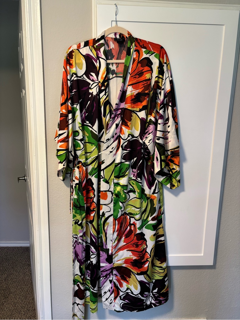 Like New Natori Vibrant Floral Kimono Robe - Multicolor